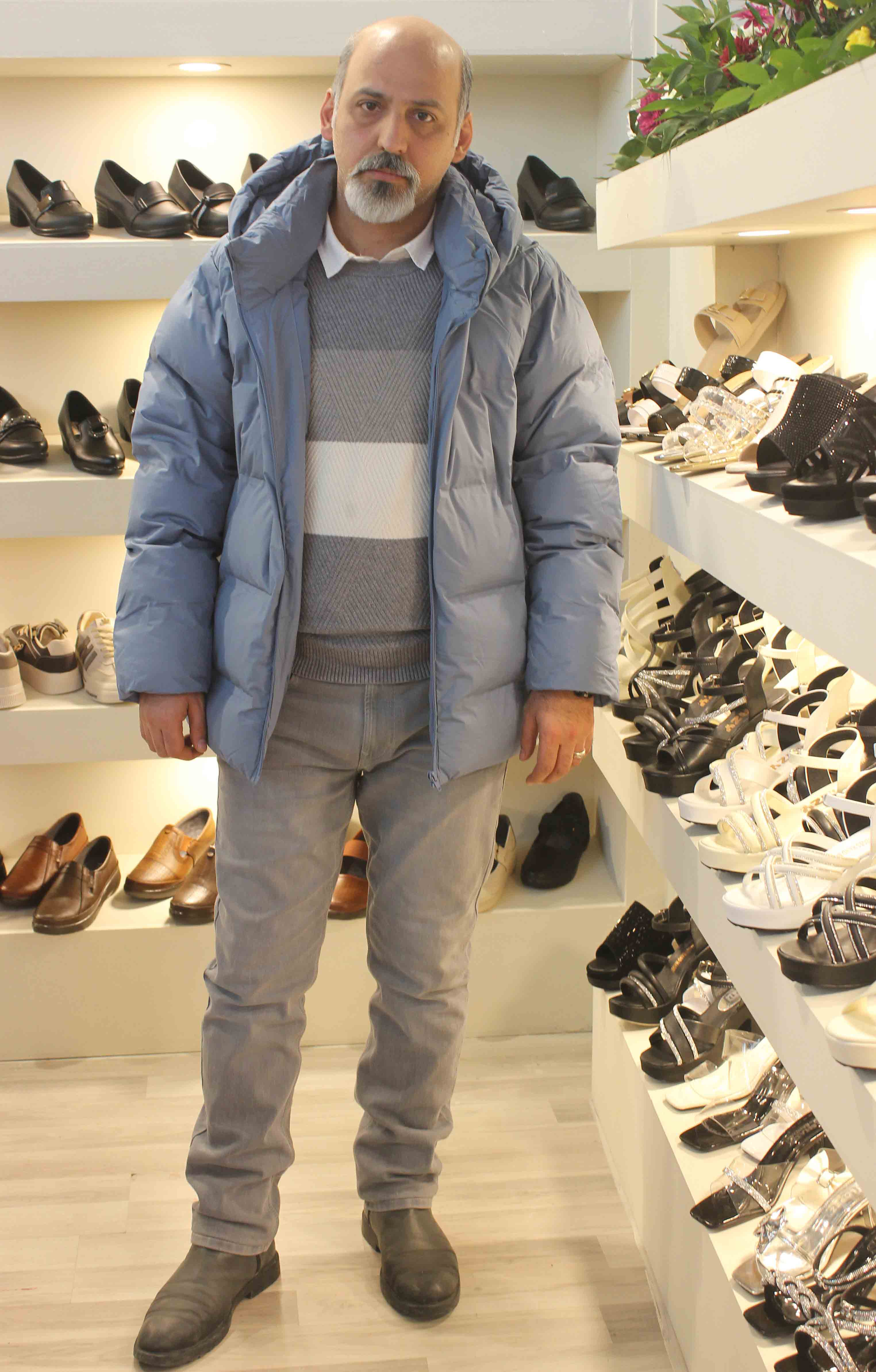 آدرس: تهران، بازار، خبابان، 15 خرداد، کوچه سید ولی، پاساژ وحید، پلاک 402 / تلفن : 02155890782/ 02155165387/ 09121321710